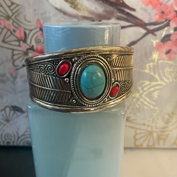 Jewelry - Elegant Gold and Turquoise Bracelet